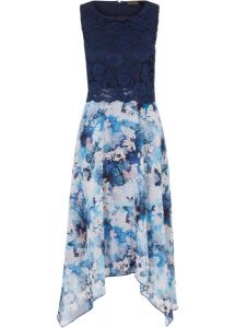 Sukienka szyfonowa z delikatną koronką. Niebieskie sukienki bonprix, bez wzorów, z koronki, eleganckie, z asymetrycznym kołnierzem, bez ramiączek, midi, asymetryczne. Za 279,99 zł.
