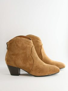 Bellucci Botki w kolorze jasnobrązowym rozmiar: 39. Brązowe botki Bellucci, bez wzorów, bez obcasa, bez zapięcia. Za 152,98 zł.