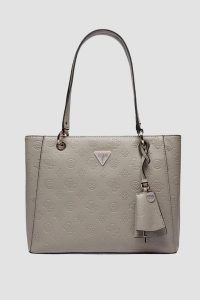 GUESS Szara shopperka Jena. Szare shopper bag Guess, z aplikacjami, ze skóry ekologicznej, bez dodatków. W wyprzedaży za 571,99 zł.