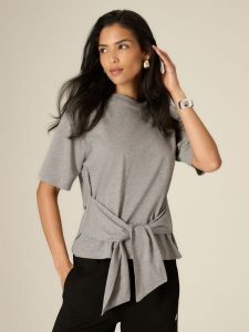 4F T-shirt regular z wiązaniem damski - szary L. Szare t-shirty 4f, l, bez wzorów, z bawełny, bez kołnierzyka, bez ramiączek. Za 79,99 zł.