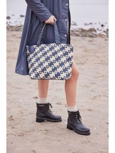 Ilse Jacobsen Shopper bag w kolorze kremowo-granatowym - 46 x 32 cm rozmiar: onesize. Brązowe shopper bag Ilse Jacobsen, bez wzorów, z materiału, na ramię, bez dodatków. Za 86,99 zł.