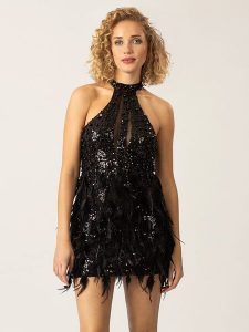 APART Sukienka w kolorze czarnym rozmiar: 38. Czarne sukienki Apart, bez wzorów, bez kołnierzyka, bez ramiączek, mini. Za 459,04 zł.