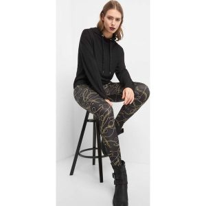 Legginsy ze wzorem w łańcuchy. Legginsy marki Orsay. W wyprzedaży za 40,00 zł.