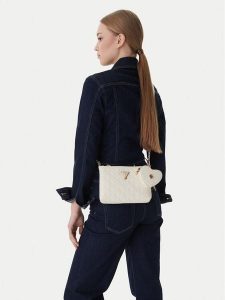Guess Torebka J6GZ36 WR200 Écru. Białe listonoszki Guess, z aplikacjami, ze skóry, bez dodatków. Za 173,99 zł.