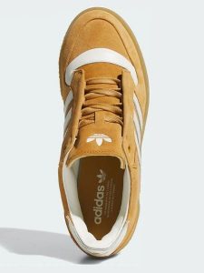 Adidas Skórzane sneakersy "Rivalry Crepe" w kolorze jasnobrązowym rozmiar: 46 2/3. Brązowe trampki ADIDAS, bez wzorów, bez zapięcia. Za 271,67 zł.
