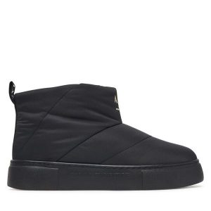 Śniegowce Armani Exchange. Czarne buty zimowe Armani Exchange, bez obcasa, bez zapięcia. Za 779,99 zł.