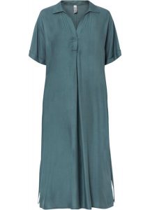 Sukienka koszulowa z kieszeniami. Zielone sukienki bonprix, bez wzorów, bez kołnierzyka, bez ramiączek, maxi, koszulowe. Za 142,99 zł.