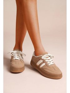 Foreverfolie Sneakersy w kolorze jasnobrązowo-białym rozmiar: 38. Białe trampki Foreverfolie, bez wzorów, bez zapięcia. Za 122,96 zł.