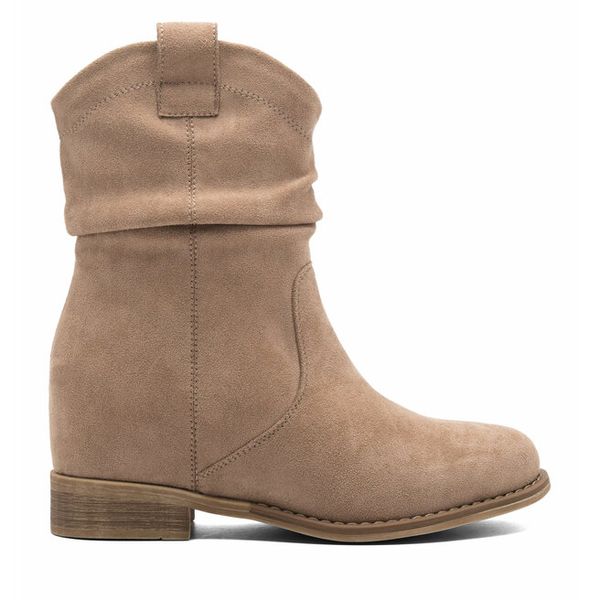 Kowbojki Jenny Fairy. Brązowe botki Jenny Fairy, bez wzorów, bez obcasa, na płaskiej podeszwie, bez zapięcia. Za 149,99 zł.