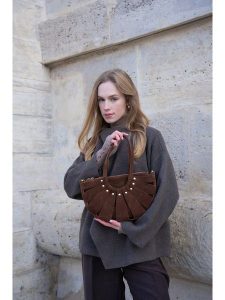 Maison héritage PARIS Skórzana torebka "Sparti" w kolorze brązowym - 34,5 x 21 x 8 cm rozmiar: onesize. Brązowe torebki klasyczne Maison héritage PARIS, bez wzorów, z materiału, przez ramię, bez dodatków. Za 369,99 zł.