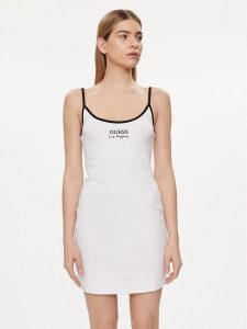 Guess Sukienka codzienna E4GK00 KBP41 Biały Slim Fit. Białe kombinezony Guess, na co dzień, l, z aplikacjami, z bawełny, bez kołnierzyka, bez ramiączek, proste. Za 149,99 zł.