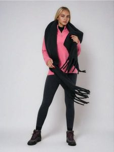 Szalik z frędzlami - czarny. Czarne szaliki Sinsay, bez wzorów. Za 35,99 zł.