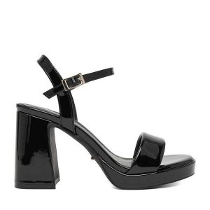 Sandały DeeZee. Czarne sandały DeeZee, bez wzorów, bez obcasa, na słupku, bez zapięcia. Za 159,99 zł.