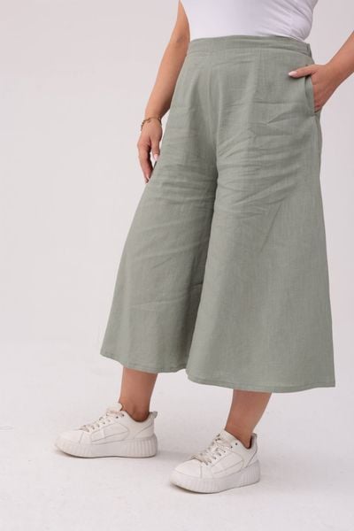 Spódnico-spodnie Lena w kolorze old green - Swoboda i styl w lnianej odsłonie PLUS SIZE OVERSIZE XXL. Zielone spódnice Moda Size Plus Iwanek, l, bez wzorów, ze lnu, eleganckie, plus size, mini. W wyprzedaży za 119,90 zł.