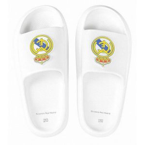 Real Madryt klapki junior beach pool flip flops white EVA białe. Białe klapki REAL MADRID, bez wzorów, bez obcasa. Za 89,00 zł.