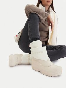 Hunter Śniegowce CEO-XW253407 Beżowy. Brązowe buty zimowe Hunter, z syntetyku, bez obcasa, bez zapięcia. Za 319,99 zł.