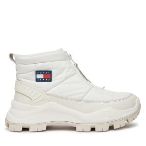 Botki Tommy Jeans. Białe botki Tommy Jeans, bez wzorów, z jeansu, bez obcasa, na płaskiej podeszwie, bez zapięcia. Za 589,99 zł.