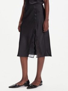 Calvin Klein Spódnica midi LV044C672G Czarny Regular Fit. Czarne spódnice Calvin Klein, l, bez wzorów, z satyny, midi. Za 359,99 zł.