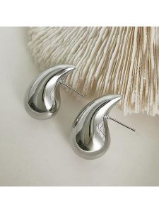 Atelier MIU Kolczyki-wkrętki rozmiar: onesize. Szare kolczyki Atelier MIU, z mosiądzu. Za 52,99 zł.