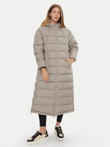 Guess Płaszcz zimowy V4BL04 WFYE2 Szary Regular Fit. Szare kurtki Guess, na zimę, xxs, z aplikacjami, z syntetyku, bez kaptura. Za 589,99 zł.