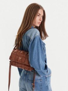 Guess Torebka HWWG80 72190 Brązowy. Brązowe torebki klasyczne Guess, z aplikacjami, ze skóry, bez dodatków. Za 359,99 zł.