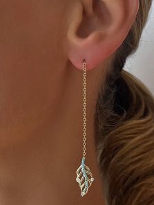 Les Favorites Pozłacane kolczyki-wkrętki z cyrkoniami i kamieniami ozdobnymi rozmiar: onesize. Niebieskie kolczyki Les Favorites, z cyrkonią, pozłacane. Za 165,99 zł.