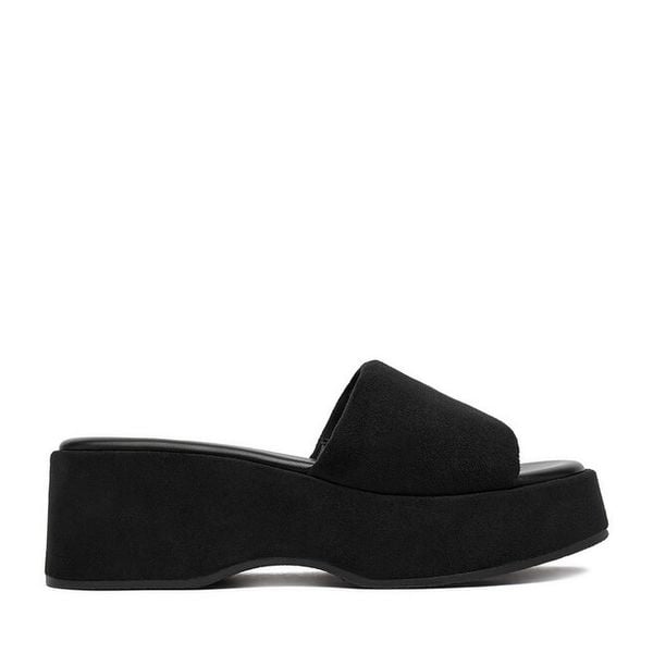 Klapki DeeZee. Czarne klapki DeeZee, bez wzorów, bez obcasa. Za 139,99 zł.