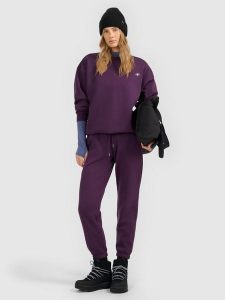 4F Spodnie dresowe joggery damskie - fioletowe M. Fioletowe spodnie dresowe 4f, m, bez wzorów, z dresówki. Za 129,99 zł.