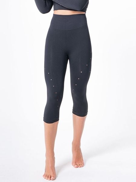 Anaissa Legginsy funkcyjne w kolorze czarnym rozmiar: S/M. Czarne legginsy Anaissa, m, bez wzorów, z materiału, outdoorowe. Za 100,52 zł.