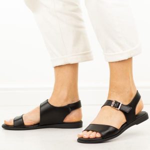 Czarne skórzane płaskie sandały damskie Cambell 19395. Czarne sandały Cambell, bez wzorów, z jeansu, bez obcasa, na płaskiej podeszwie, bez zapięcia. Za 219,00 zł.