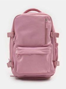 Podróżny nylonowy plecak - różowy. Czerwone plecaki Sinsay. Za 89,99 zł.