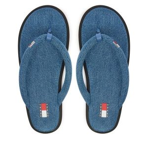 Japonki Tommy Jeans. Niebieskie klapki Tommy Jeans, bez wzorów, z denimu, bez obcasa. Za 289,99 zł.