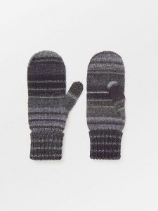 Becksöndergaard Rękawiczki w kolorze czarnym rozmiar: onesize. Czarne rękawiczki Becksöndergaard, bez wzorów, prążkowane. Za 113,99 zł.