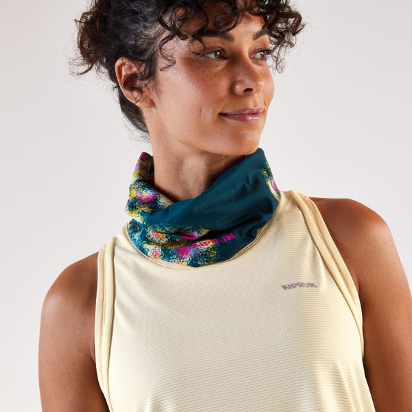 Komin do biegania wielofunkcyjny Kiprun. Czerwone szaliki KIPRUN, bez wzorów, z dzianiny. Za 24,95 zł.