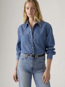 Levi's Koszula dżinsowa w kolorze niebieskim rozmiar: M. Niebieskie koszule Levi's®, m, bez wzorów, z bawełny, bez kołnierzyka, bez ramiączek. Za 179,95 zł.