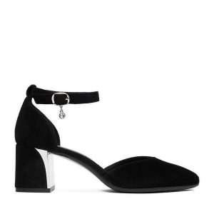 Czółenka Lasocki. Czarne czółenka Lasocki, bez wzorów, bez obcasa, bez zapięcia. Za 229,99 zł.