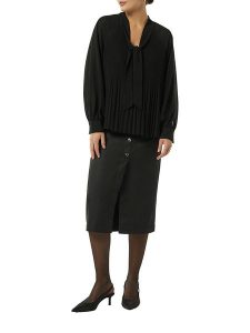 S.Oliver Bluzka w kolorze czarnym rozmiar: 34. Czarne bluzki s.Oliver, s, bez wzorów, bez kołnierzyka, bez ramiączek. Za 130,99 zł.