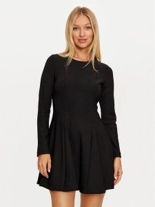 Marciano Guess Sukienka koktajlowa 4BGK22 6302A Czarny Regular Fit. Czarne kombinezony Marciano Guess, z aplikacjami, z syntetyku, wizytowe, bez kołnierzyka, bez ramiączek. Za 489,99 zł.