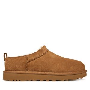 Śniegowce Ugg. Brązowe buty zimowe Ugg, bez obcasa, bez zapięcia. Za 679,99 zł.