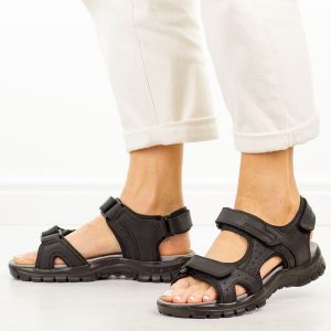 Czarne skórzane sandały damskie Unisoft 129. Czarne sandały Unisoft, bez wzorów, z materiału, bez obcasa, na płaskiej podeszwie, bez zapięcia. Za 219,00 zł.