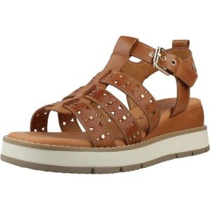 Sandały CARMELA 163252C Brązowy. Brązowe buty trekkingowe Carmela, bez wzorów, ze skóry, bez obcasa, bez zapięcia. Za 317,99 zł.