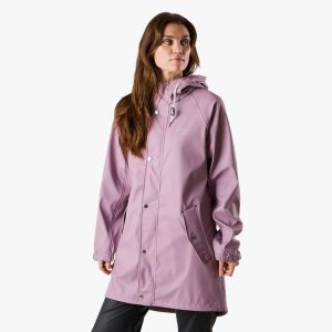Kurtka przeciwdeszczowa turystyka damska Swedemount Väderöarna Coat wodoodporna. Fioletowe kurtki SWEDEMOUNT, bez wzorów, bez kaptura. W wyprzedaży za 207,00 zł.