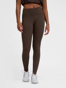Legginsy court femme Hummel Court. Brązowe legginsy Hummel, bez wzorów, z materiału. Za 255,00 zł.