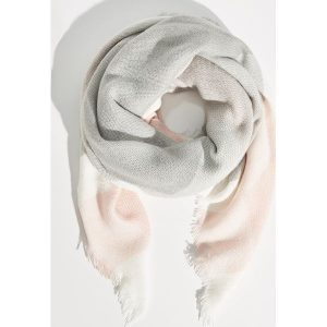 Szalik - Wielobarwn. Szaliki marki Sinsay. W wyprzedaży za 9,99 zł.