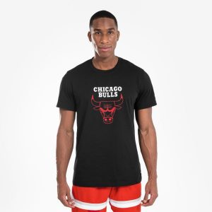 Koszulka do gry w koszykówkę unisex Tarmak NBA Chicago Bulls TS 900. Czarne bluzki TARMAK, m, bez wzorów, z bawełny, sportowe, bez kołnierzyka, bez ramiączek. Za 79,99 zł.
