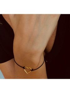 Les Petites Précieuses Pozłacana bransoletka z elementem ozdobnym rozmiar: onesize. Czarne bransoletki Les Petites Précieuses, pozłacane. Za 83,42 zł.