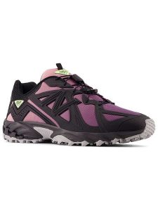 New Balance Buty "610" w kolorze czarno-fioletowym do biegania rozmiar: 40. Czarne buty sportowe New Balance, bez wzorów, z materiału, bez zapięcia, do biegania. Za 476,95 zł.