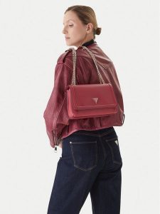 Guess Torebka 178575 Czerwony. Czerwone torebki klasyczne Guess, z aplikacjami, ze skóry, bez dodatków. Za 319,99 zł.