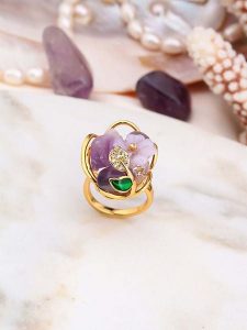 Pierres delicates Pozłacany pierścionek z perłą i kamieniami szlachetnymi rozmiar: onesize. Różowe pierścionki Pierres delicates, z cyrkonią, pozłacane. Za 52,99 zł.