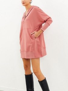 Milan Kiss Sukienka dresowa w kolorze szaroróżowym rozmiar: M. Różowe sukienki Milan Kiss, na co dzień, m, bez wzorów, z dresówki, bez kołnierzyka, bez ramiączek, mini, proste. Za 167,28 zł.